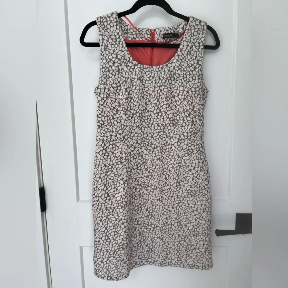 SUPERTRASH Grey & White Mini Dress w/ woven motif. XL - Picture 8 of 9